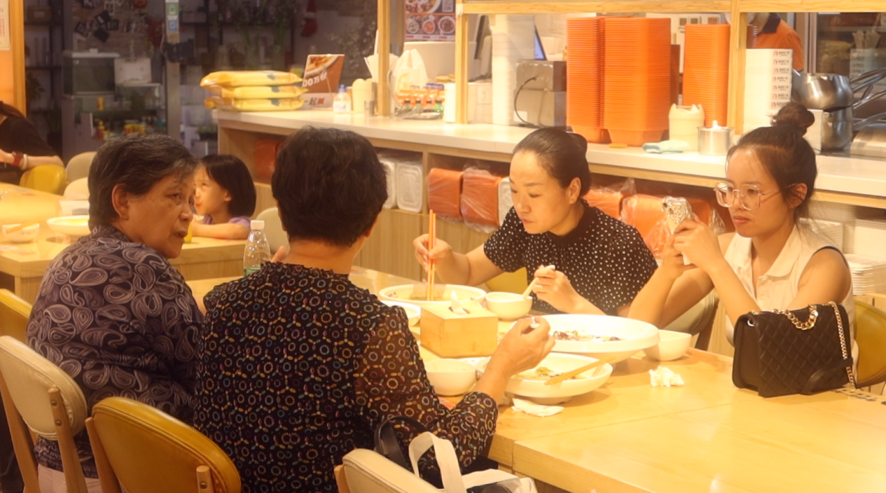 79年安徽姐姐北漂开酸菜鱼店，月入40W+成大赢家！